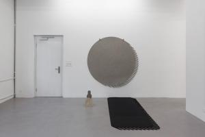 Installationsansicht Studio Mieke Meijer, Dimitri Bähler/Linn Kandel/Ismael Studer